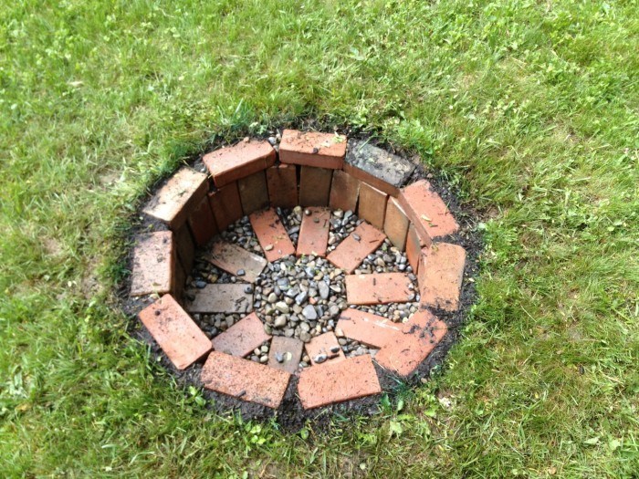 12 Unconventional Ways to Make a Fire Pit | TipHero