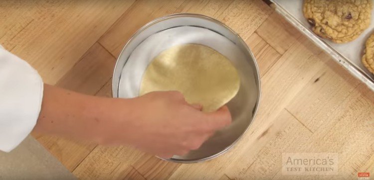 Using tortillas to keep cookies moist.